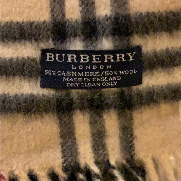 Authentic classic cashmere and wool scarf. - Picture 2 of 2